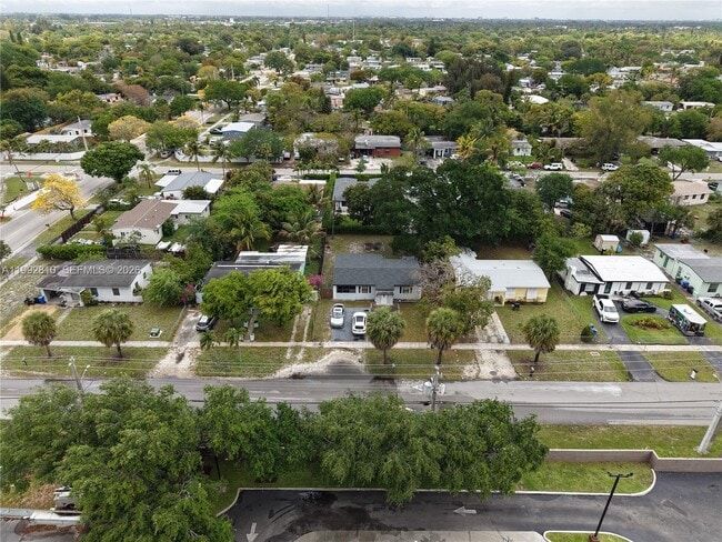 Building Photo - 1425 NW 10th Pl