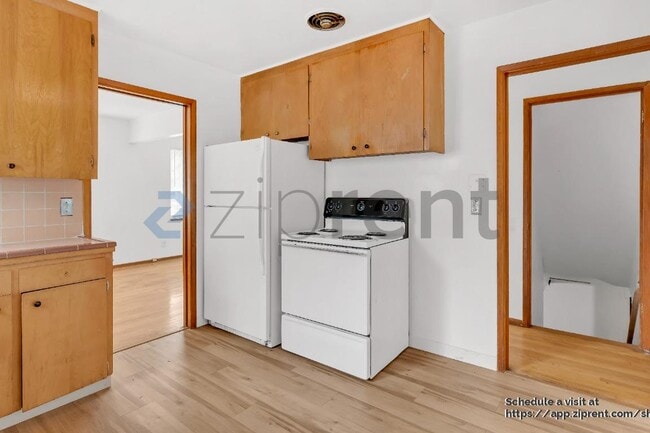 Building Photo - 6117 NE Clackamas St