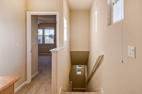 Building Photo - Great neighborhood - Open floorplan!