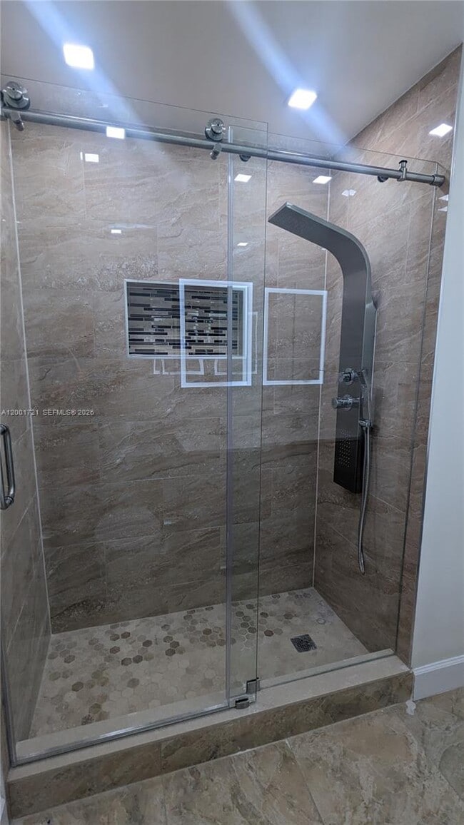 Building Photo - 213 E Forest Oak Cir