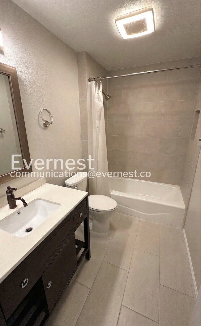 Building Photo - 4936 Creekwood Dr