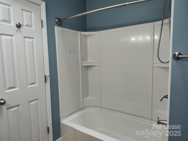 Building Photo - 303 Cedarwood Ln