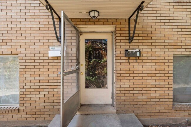 Building Photo - 76 W Apricot Ave