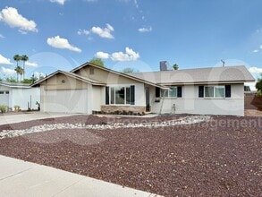 Building Photo - 537 E Laguna Dr
