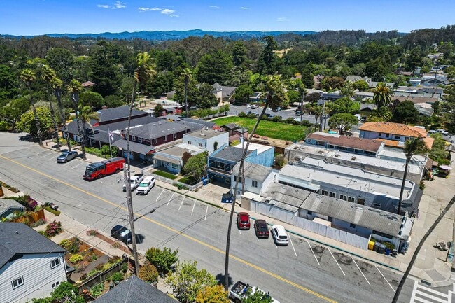Building Photo - 308A Estrella Ave