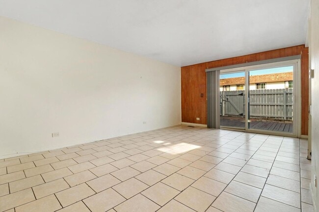 Building Photo - 5625 Ct Leona