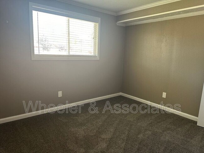 Building Photo - 520 E 4400 S