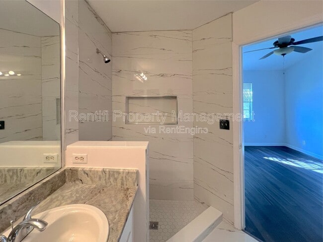 Building Photo - 10036 Poppy Hill Dr