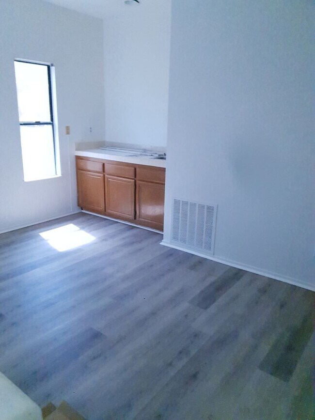 Building Photo - 10380 Crossing Green Cir