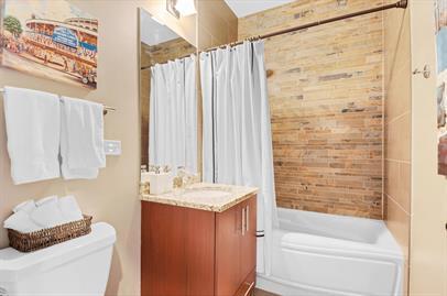 Building Photo - Rare Oversized Fully Furnished 3 Bed / 2.5 Bath 2,800+ SF Duplex with Private 1,000 SF Roof Deck ...