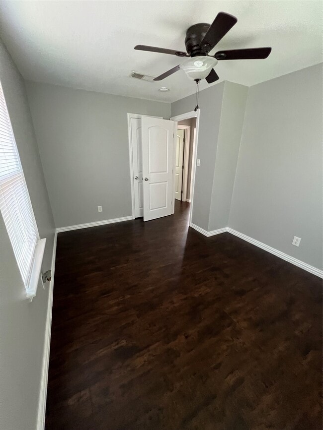 Building Photo - 2110 14th Ave N