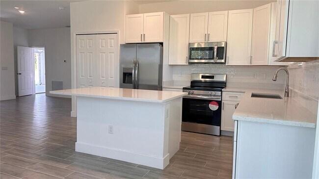 Building Photo - 488 Sunset Rd N