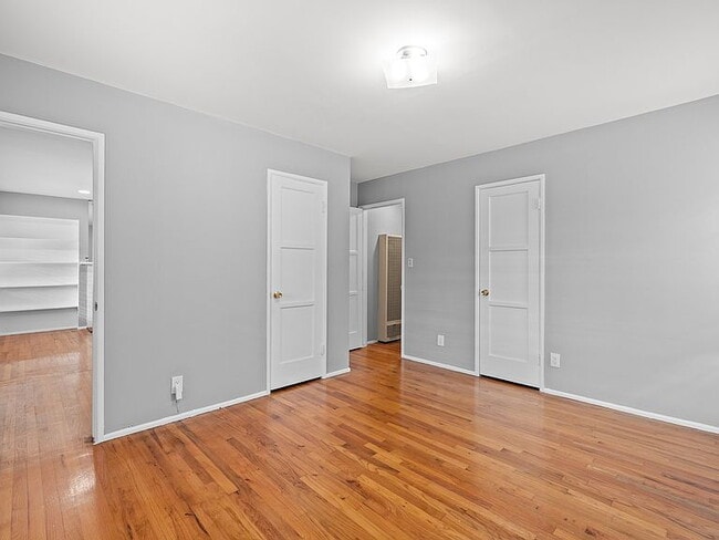 Building Photo - "Spacious 4-Bed, 3-Bath Oasis in Prime Los Angeles Location - 2080 Sq Ft of Comfort!"