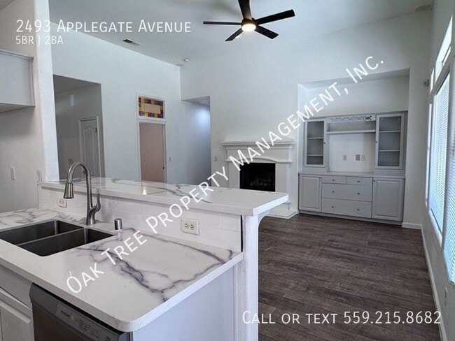 Building Photo - 2493 Applegate Ave