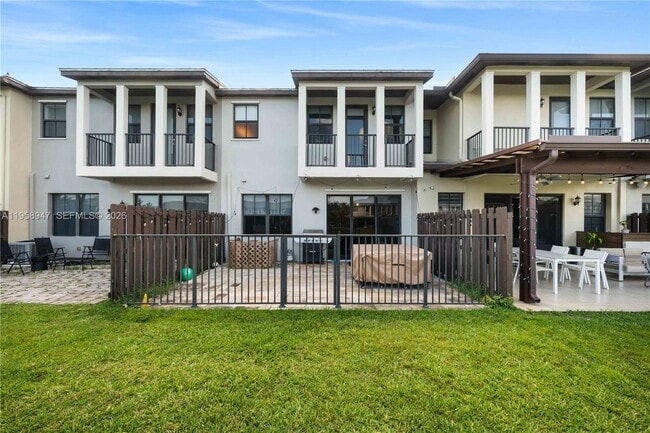 Building Photo - 6005 NW 104th Path