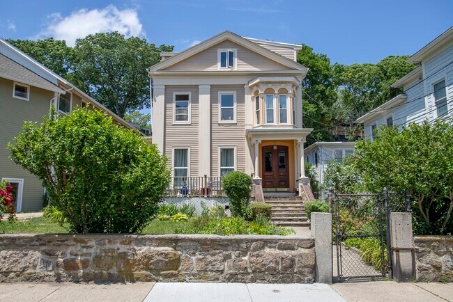 Primary Photo - 41 Hawthorne St