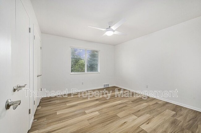 Building Photo - 8300 Robinson St