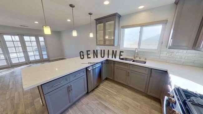 Building Photo - Coming Soon: Remodeled 4Bd 2Ba Home in Fou...
