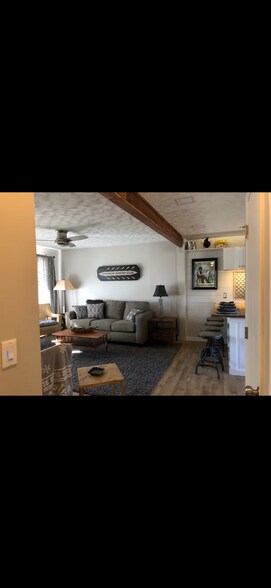 Building Photo - 1813 Bayview Ln