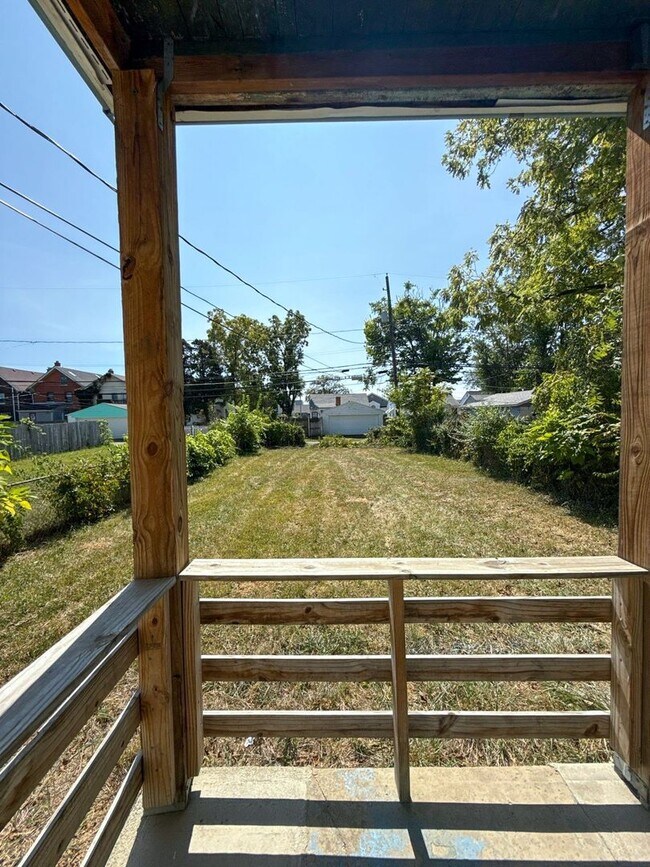 Building Photo - Move-In Ready 3 Bedroom Home w/ Fresh Pain...