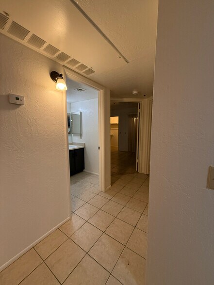 Building Photo - 12221 W Bell Rd