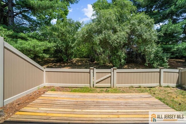 Building Photo - 73 Tennyson Dr