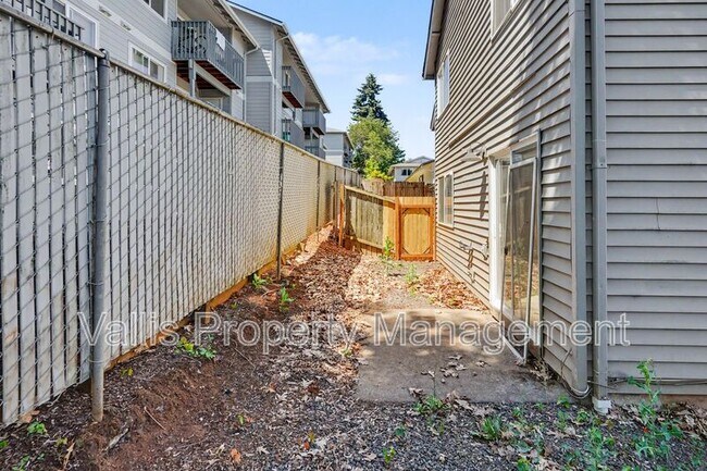 Building Photo - 5260 Springcrest Dr S