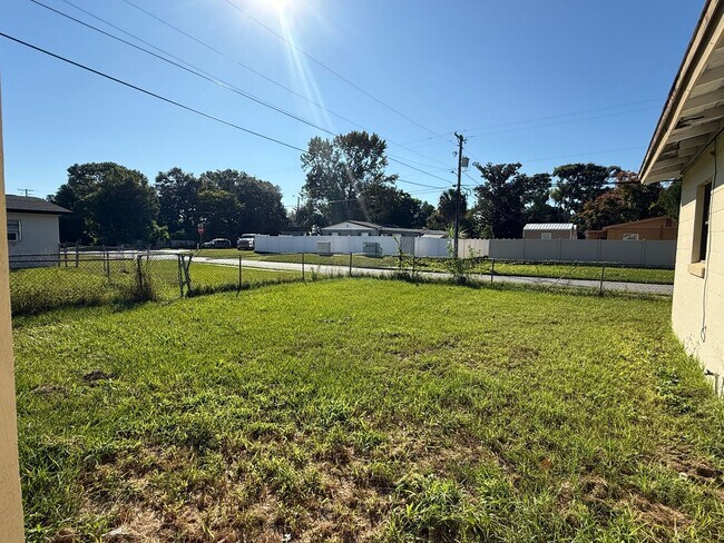 Building Photo - House for rent