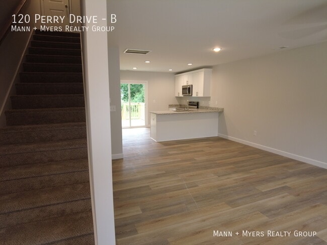 Building Photo - 120 Perry Dr