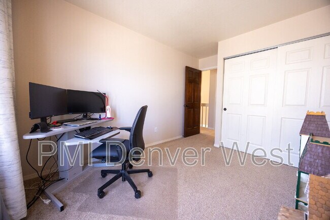 Building Photo - 16821 E Hialeah Ave