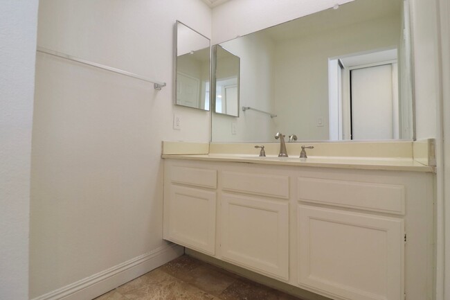 Building Photo - Gorgeous Newbury Park Family Neighborhood ...