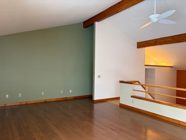 Building Photo - 6526 Bettys Ln