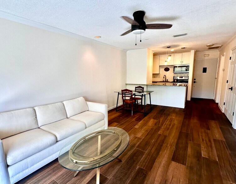 Building Photo - 1815 Robalo Dr