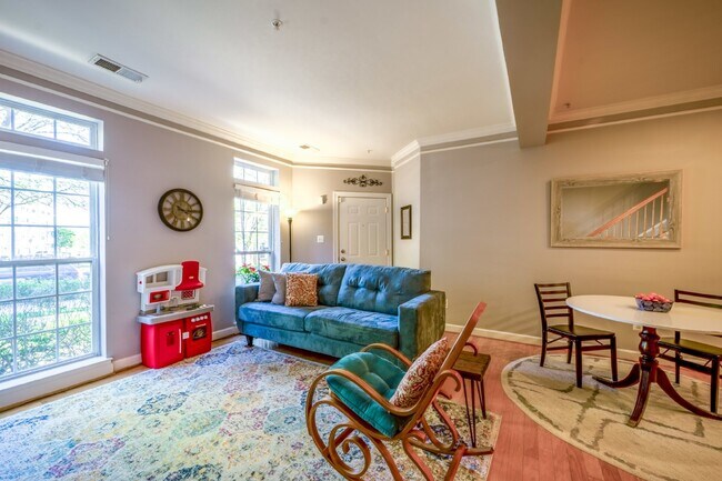 Building Photo - Bright and Modern Home with Prime Commuter...