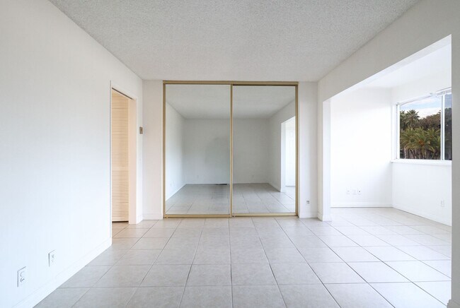 Building Photo - Port Hueneme | Surfside ll | 1 Bed + 1 Bath | Ocean Views | Gated Community | Unfurnished