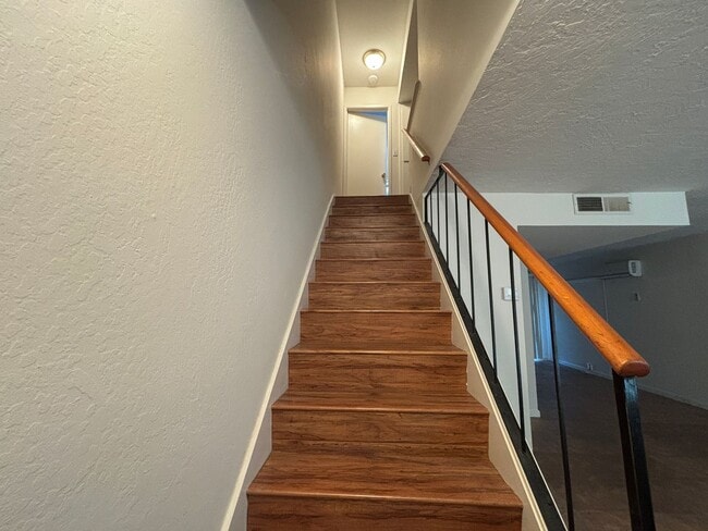 Building Photo - 5164 E Ashlan Ave