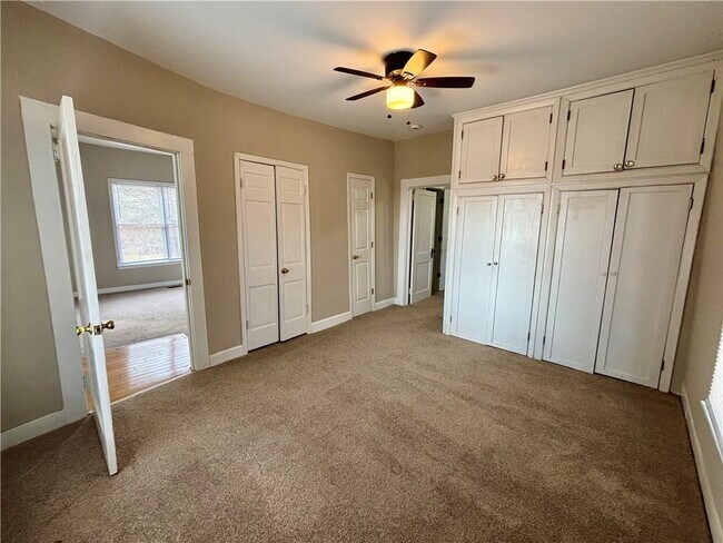 Building Photo - 3302 N Bogan Rd NE