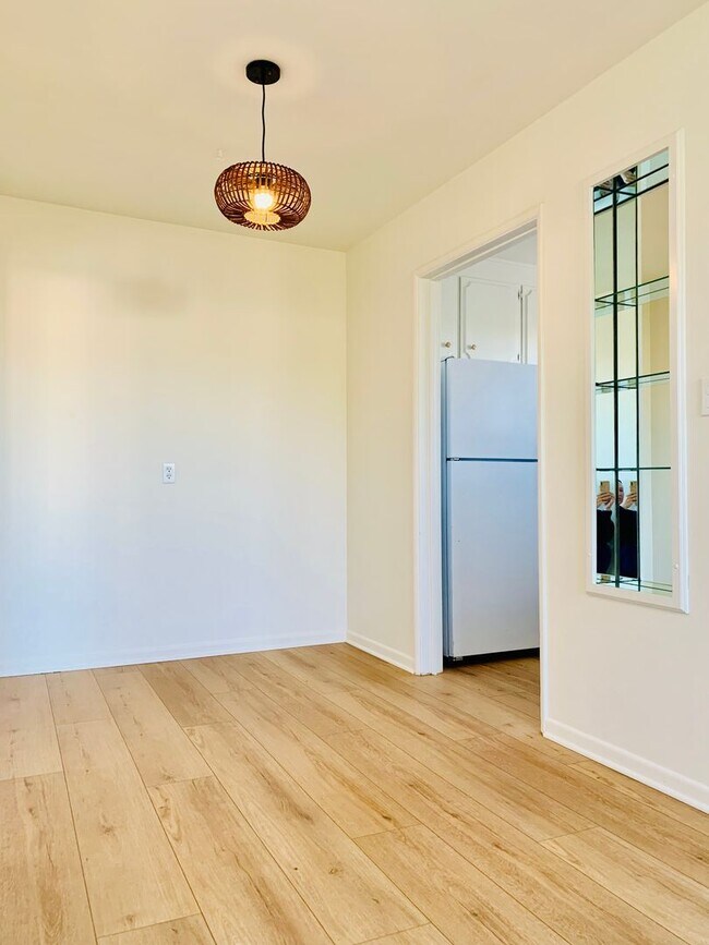 Building Photo - SCH217