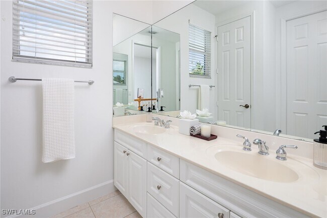 Building Photo - 155 1st Ave S