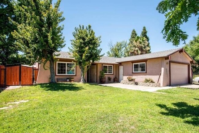 Primary Photo - 4257 N Forestiere Ave