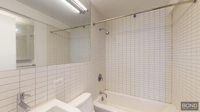 Building Photo - 222 E 39th St
