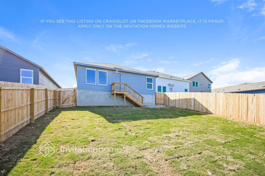 Building Photo - 3218 Roslyn Grist