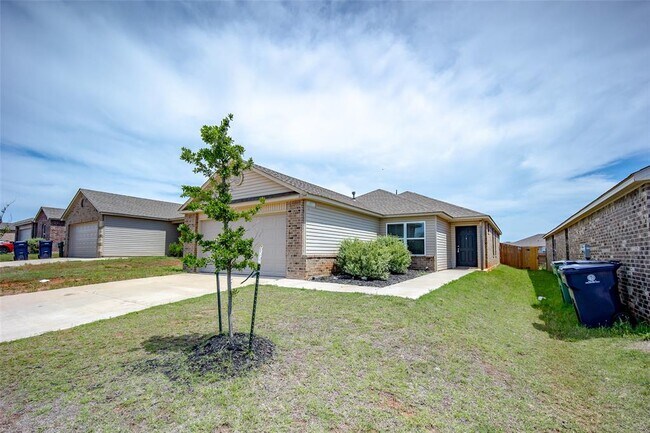 Building Photo - 11744 NW 99th Ter