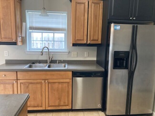 Building Photo - Charming 3 BR/2.5 bath  in a quiet, well-kept neighborhood. Convenient to schools, Tyndall AFB, s...