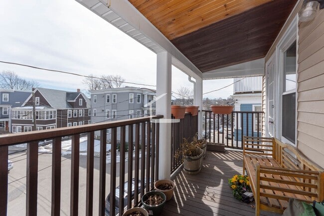 Building Photo - Brighton 3 Bedroom Available 9/1