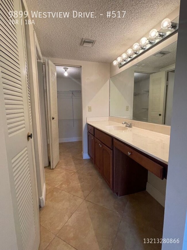Building Photo - 9899 Westview Dr