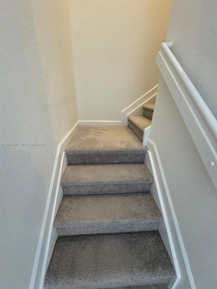 Building Photo - 2825 SE 25th Ave