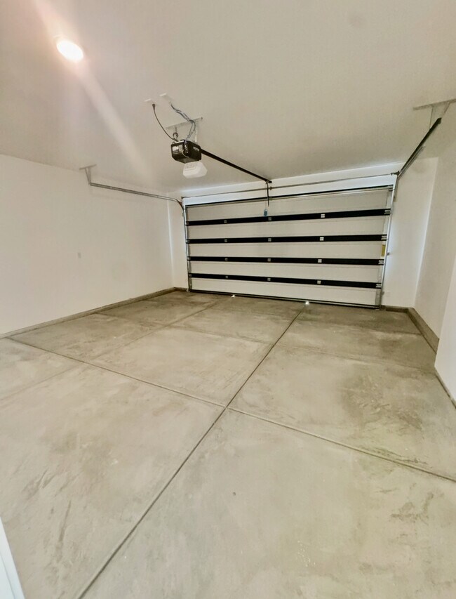 Building Photo - 5719 S Weehawken Ln