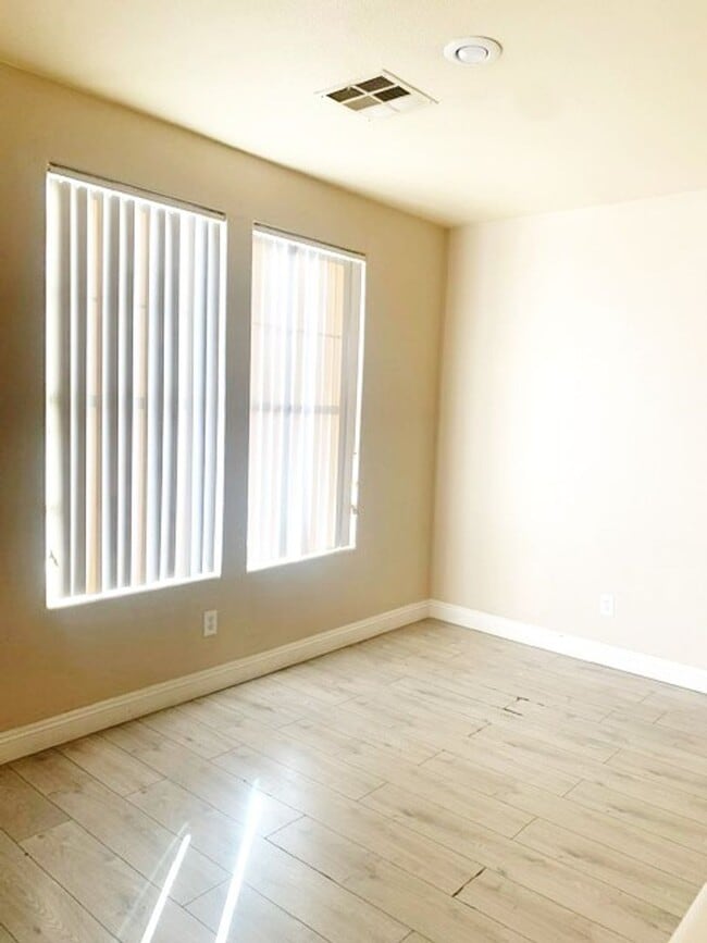 Building Photo - Single story 3 bed 2 baths property inside the gated Cactus Springs community! Home has all LVP a...