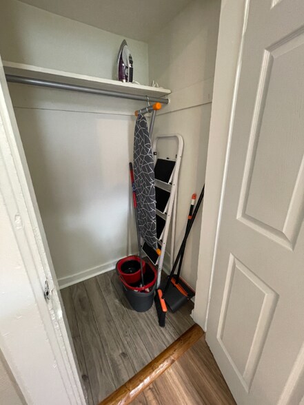 Building Photo - 232 N Randolph St